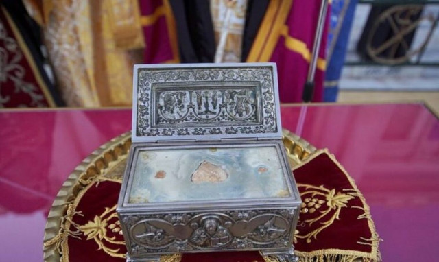 Tα λείψανα Αγίων Ραφαήλ, Νικολάου και Ειρήνης από τη Μυτιλήνη στον Πειραιά