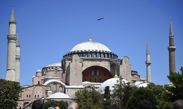 Αγία Σοφία: Καταρρέει ο τρούλος - Βίντεο από κάμερα ασφαλείας δείχνει θραύσματα να πέφτουν