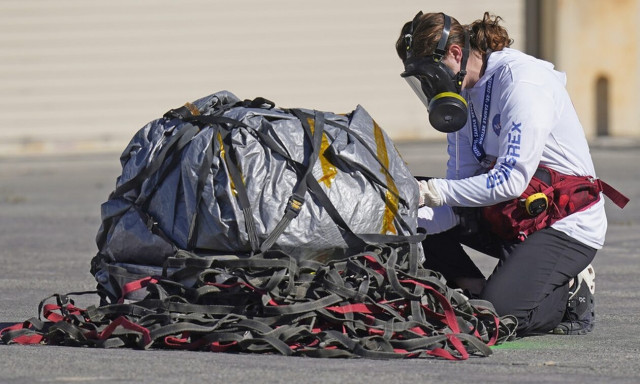 NASA: H σκοτεινή σκόνη 4,6 δις ετών απο τον αστεροειδή Bennu «ψιθυρίζει» τα μυστικά της