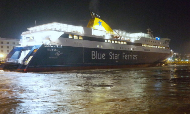 Νάξος: Νέα ταλαιπωρία με το Blue Star 1 - Προσπαθούσε να δέσει δύο ώρες, έφυγε χωρίς να αποβιβάσει