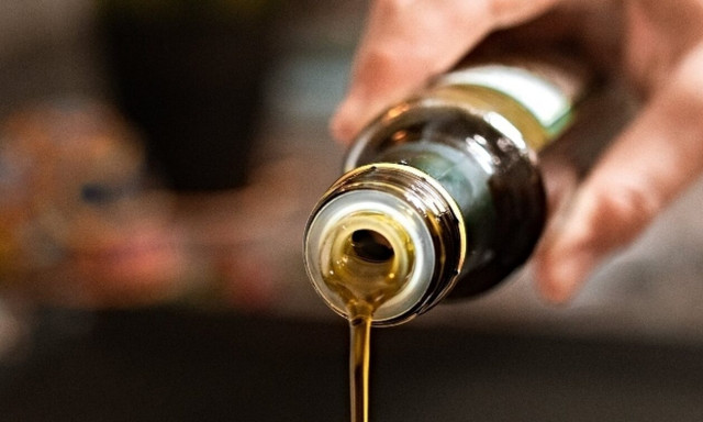 Ελαιόλαδο: Στα… ύψη η τιμή του – Το «τέχνασμα» για να μην ανιχνεύεται εύκολα η νοθεία