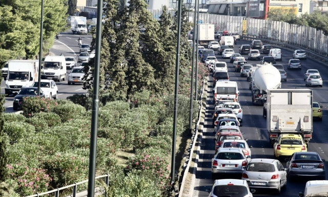 Κίνηση τώρα: Απέραντο πάρκινγκ Κηφισίας και Κηφισός - Ποιοι δρόμοι είναι στα «κόκκινα»