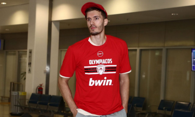 Μεταγραφές, Ολυμπιακός: Στην Ελλάδα ο Φιλίπ Πετρούσεφ - Όσα είπε κατά την άφιξη του