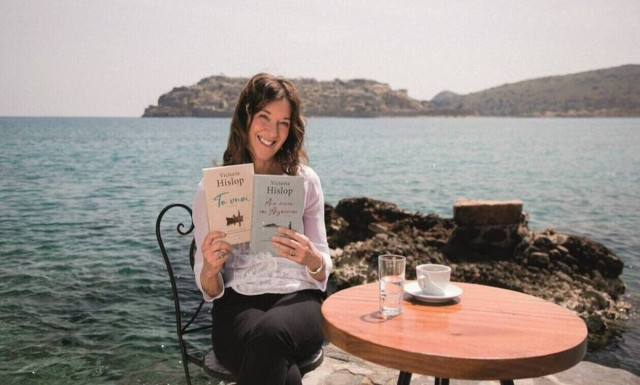 Βικτόρια Χίσλοπ: Η βρετανίδα συγγραφέας δηλώνει «σοκαρισμένη» για τη στάση του Σούνακ (vid)