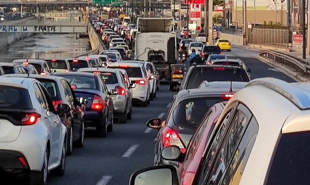 Κίνηση τώρα: Μεγάλες καθυστερήσεις από νωρίς στον Κηφισό – Πού εντοπίζονται προβλήματα