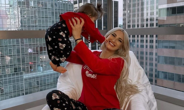 Ιωάννα Τούνη: Το δέντρο που στόλισε και η πατέντα για να μην ακουμπάει ο γιος της τα στολίδια