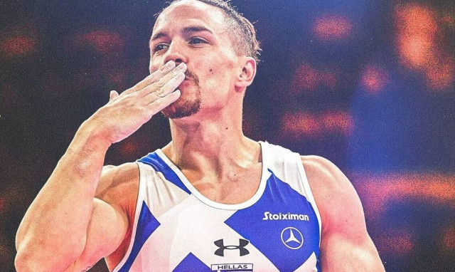 Λευτέρης Πετρούνιας: Αγκαλιά με τις κόρες του ανήμερα των γενεθλίων του