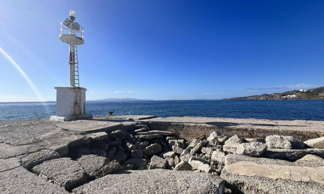 Τήνος: Μεγάλες ζημιές στο λιμάνι λόγω των θυελλωδών ανέμων