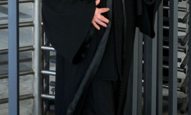 Ιερέας καταράστηκε πασίγνωστη Ελληνίδα κατά τη διάρκεια της εξομολόγησης της