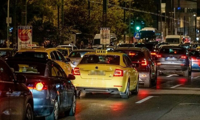 Κίνηση στους δρόμους: «Φρακαρισμένος» ο Κηφισός – Ποιους δρόμους να αποφύγετε