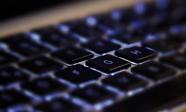 Ναύπακτος: Μαθητές διακινούσαν ψεύτικες γυμνές φωτογραφίες συμμαθήτριάς τους