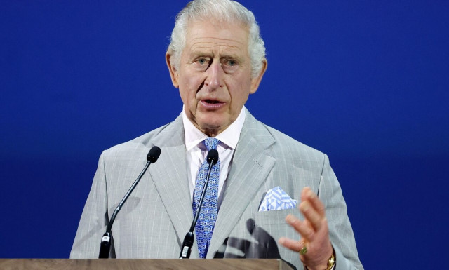 Η ιστορία πίσω από την ελληνική γραβάτα του Καρόλου που προκάλεσε αίσθηση στη Διάσκεψη Κορυφής COP28