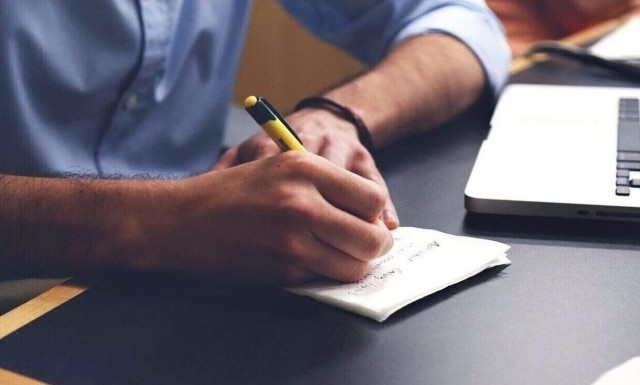 Φορολογικό: Δεν μειώνεται το τέλος επιτηδεύματος για τα μπλοκάκια