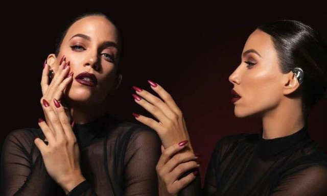 Κατερίνα Στικούδη: Πιο εντυπωσιακή από ποτέ στο νέο της βίντεο κλιπ «Πολύ Πολύ Πολύ»