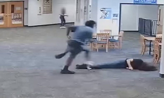 ΗΠΑ: Μαθητής χτύπησε με μανία καθηγήτριά του - Κινδυνεύει με 30 χρόνια φυλάκιση