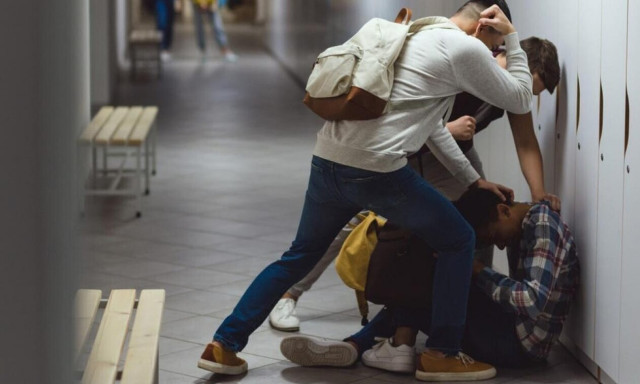 Βία ανηλίκων: Τραυματισμός ανήλικου με σουγιά - 14χρονες ξυλοκόπησαν συμμαθήτριά τους