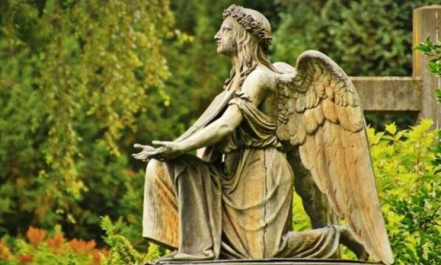 Ψυχολόγος εξηγεί γιατί όλο και περισσότεροι άνθρωποι πιστεύουν στα παραφυσικά φαινόμενα