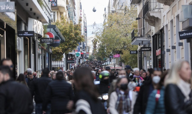 Οι τελικές αλλαγές στο φορολογικό - Πόσα θα πληρώσουν οι ελεύθεροι επαγγελματίες