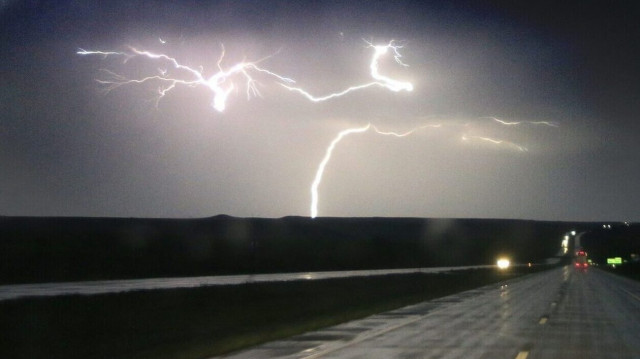 Ο καιρός: Επικαιροποίηση έκτακτου δελτίου - Επιδείνωση με βροχές, καταιγίδες και ισχυρούς ανέμους