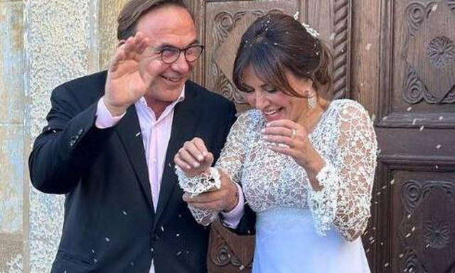 Δήμητρα Ματσούκα: Πέταξε την ανθοδέσμη της στο κοινό της παράστασης λίγες ώρες μετά τον γάμο της