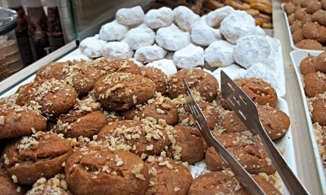 Καλάθι Χριστουγέννων: Πότε ξεκινάει και ποια προϊόντα θα περιέχει - Τι να προσέχουν οι καταναλωτές