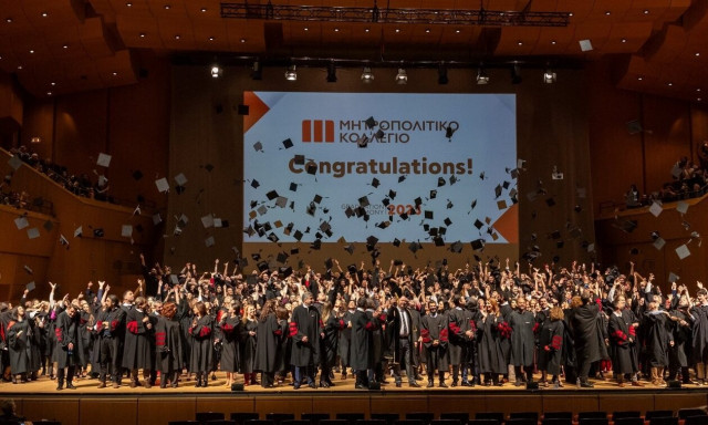 Μεγαλοπρεπείς τελετές αποφοίτησης από το Μητροπολιτικό Κολλέγιο