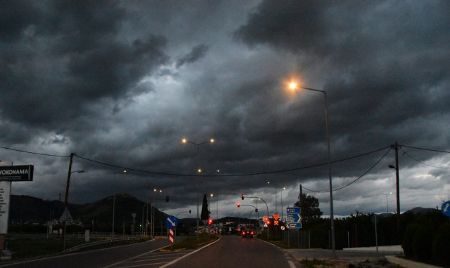Καιρός: Νέο έκτακτο δελτίο από την ΕΜΥ: Σφοδρή κακοκαιρία «χτυπά» αύριο την Αττική
