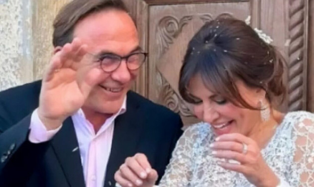 Δήμητρα Ματσούκα – Πέτρος Κόκκαλης: Ο χορός του ζευγαριού στο γλέντι του γάμου τους