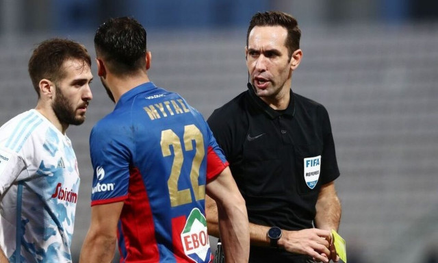 Super League: Καταγγελία Παπαπέτρου για απειλές - «Θα σκοτώσουμε εσένα, τη γυναίκα και το παιδί σου»