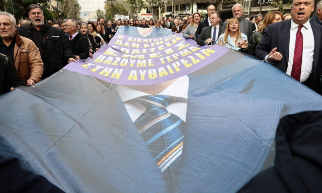 Κλειστό το κέντρο της Αθήνας λόγω πορείας ελεύθερων επαγγελματιών για το φορολογικό νομοσχέδιο