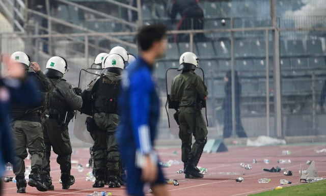 Super League: Εισαγγελική παρέμβαση για τα επεισόδια στο Βόλος - Ολυμπιακός