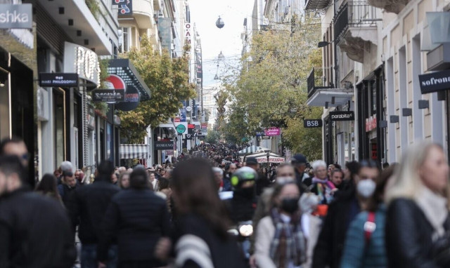 Φορολογικό: Λιγότερα από 300 ευρώ τον μήνα δηλώνουν φούρνοι και καταστήματα ρούχων