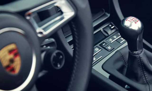 Το χειροκίνητο κιβώτιο έσωσε μια Porsche