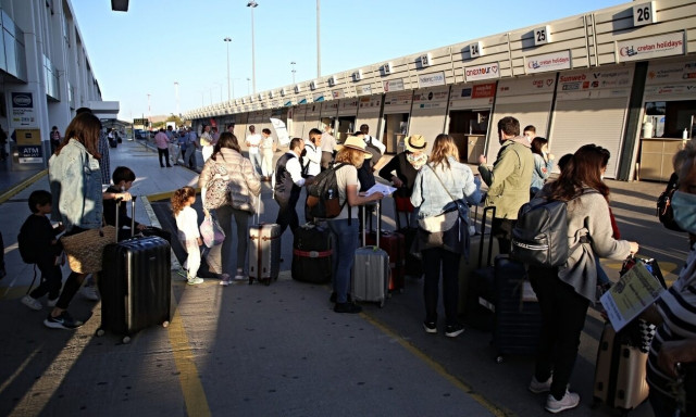 Κρήτη: Επιδόσεις – ρεκόρ για το αεροδρόμιο Ηρακλείου, έσπασε το «φράγμα» των 8,5 εκατ. αφίξεων