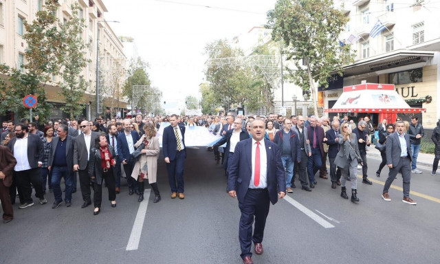 Μαζική συμμετοχή των δικηγόρων στη συγκέντρωση διαμαρτυρίας για το φορολογικό νομοσχέδιο