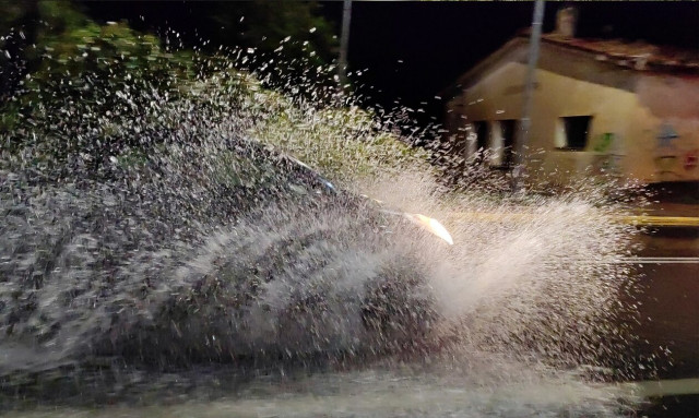 Καιρός: Ισχυρή βροχόπτωση τώρα στην Αττική