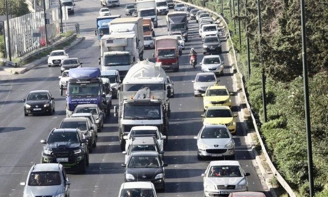 Κίνηση στους δρόμους: Στο κόκκινο η άνοδος του Κηφισού - Χωρίς ταξί η Αθήνα