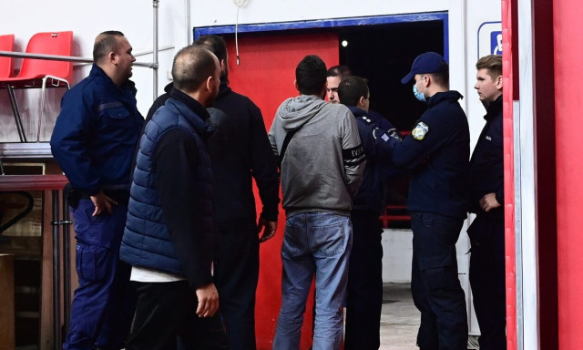 ΕΛ.ΑΣ.: Ανθρωποκυνηγητό για τον εντοπισμό του δράστη στου Ρέντη - Διασωληνωμένος ο αστυνομικός