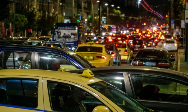 Κίνηση τώρα: Στο «κόκκινο» Κηφισίας, Πανόρμου και Μεσογείων - Καθυστερήσεις στον Κηφισό