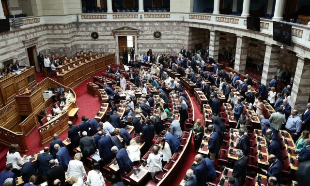 Ψηφίστηκε το φορολογικό νομοσχέδιο - Αυτά είναι τα 10 SOS που πρέπει να γνωρίζετε