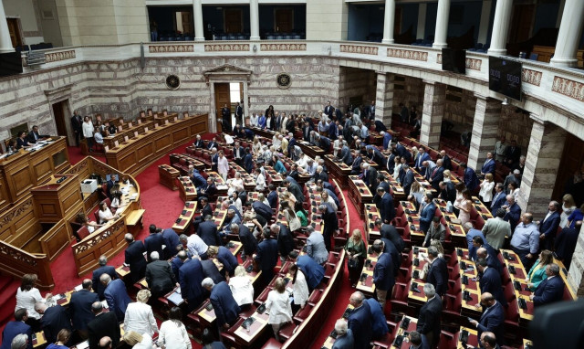 Βουλή Live - Φορολογικό: Αλλαγές στο παρά πέντε