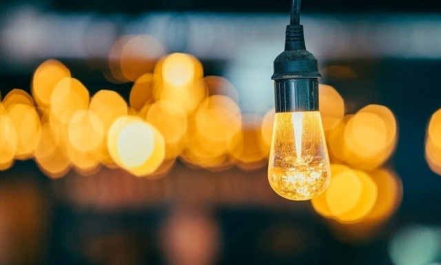 Τιμολόγια ηλεκτρικού ρεύματος: Ποιο χρώμα σας συμφέρει - Τι δίνουν οι πάροχοι