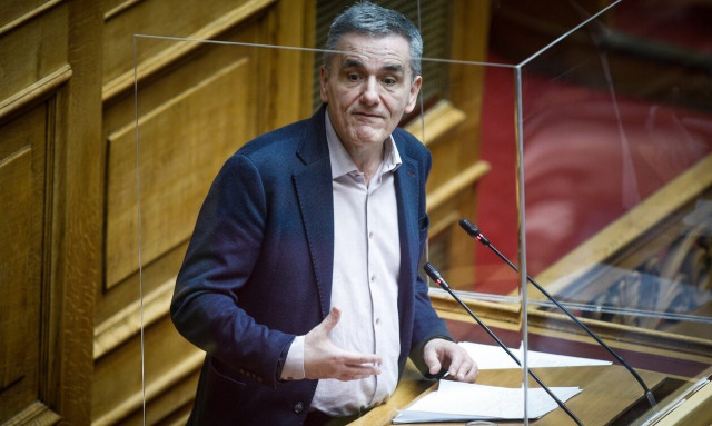 Τσακαλώτος για το φορολογικό: «Είτε ο Τσοβόλας ήταν 40 χρόνια μπροστά ή εσείς είστε 40 χρόνια πίσω»