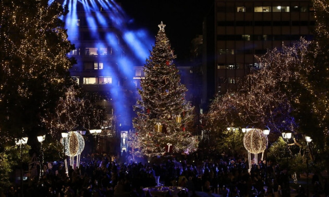 Εορταστικό ωράριο: Πότε ξεκινάει και ποιες ώρες θα είναι ανοικτά τα καταστήματα