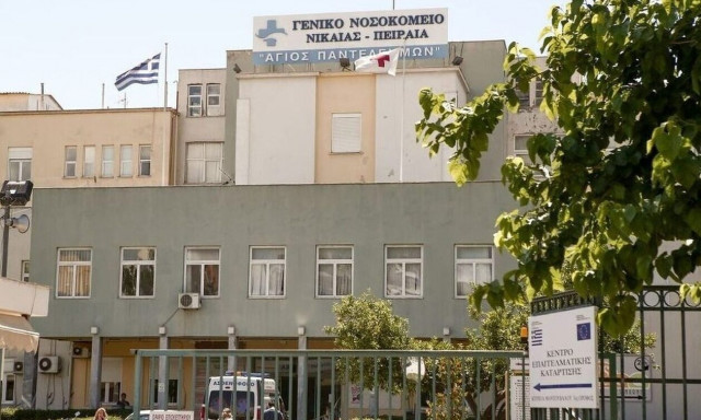 Ρέντη: Στην Αθήνα οι γονείς του τραυματία αστυνομικού - Τους έφερε περιπολικό συνοδεία ψυχολόγου