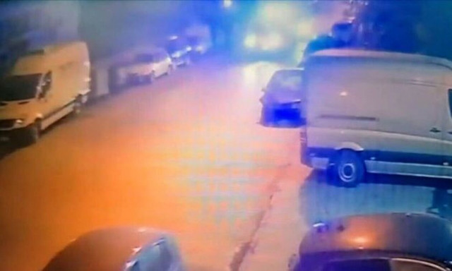 Βίντεο ντοκουμέντο: Η στιγμή της διακομιδής του 31χρονου αστυνομικού στο νοσοκομείο