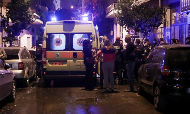 Φωτιά σε δώμα πολυκατοικίας στα Άνω Πατήσια - Μια γυναίκα εντοπίστηκε χωρίς τις αισθήσεις της