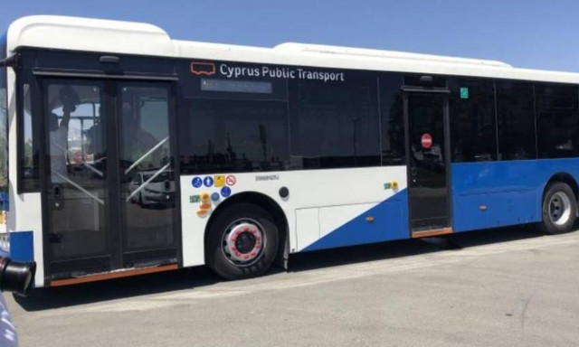 Κύπρος: Μαθητής άνοιξε την καταπακτή ασφαλείας και βγήκε στην οροφή λεωφορείου