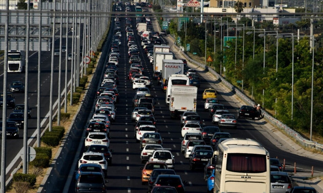 Κίνηση στους δρόμους: Πού παρατηρούνται προβλήματα - Δείτε αναλυτικά τα σημεία