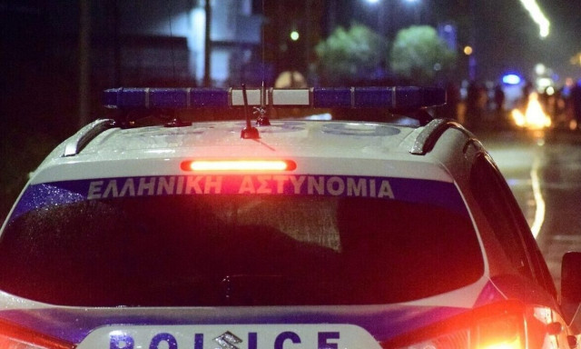 Σκηνές Φαρ Ουέστ στον Βοτανικό - Μηχανή πυροβόλησε βαν και... εξαφανίστηκαν!